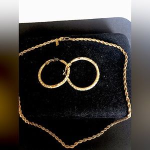 Gold chain with hooks